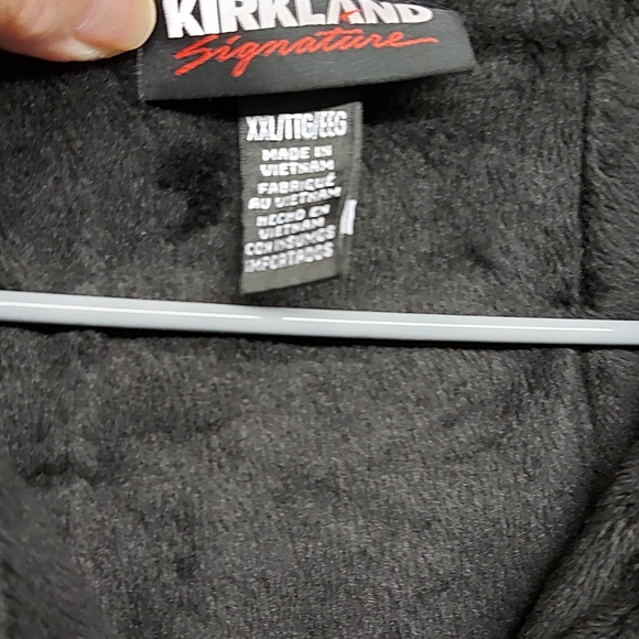 Kirkland Jacket with Hood Black Size XXL Warm and Comfortable. Very Sleek - Picture 5 of 10